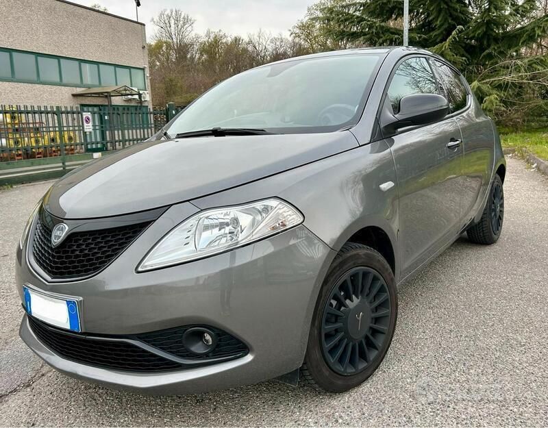 Usata Lancia Ypsilon S 69 CV (50 kW) 2021 Grigio Utilitaria
