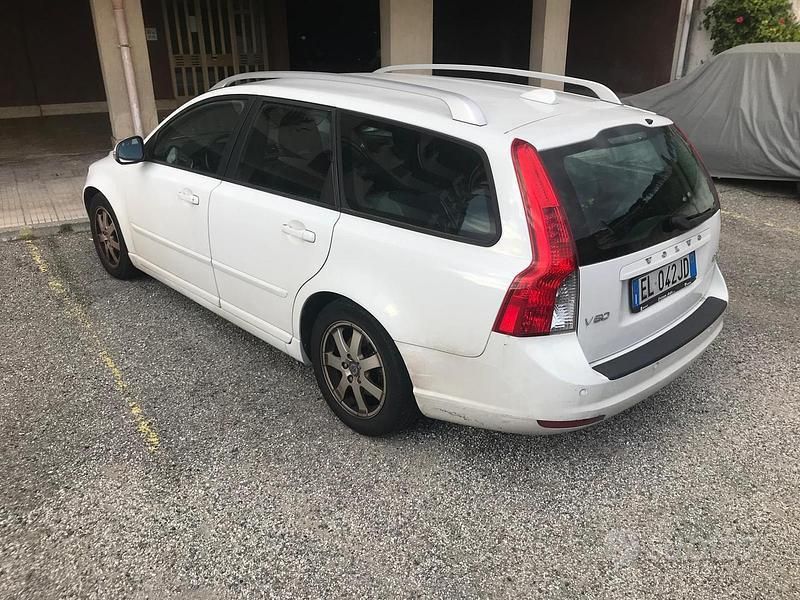 Usata Volvo V50 101 CV (74 kW) 2012 Bianco Station wagon