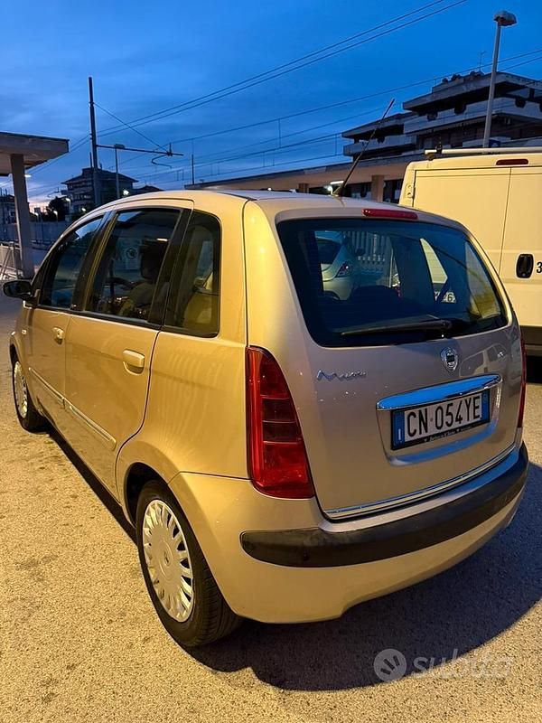 Usata 2006 Lancia Musa Monovolume | 3000 € (Molto cara) - Immagine 1/4