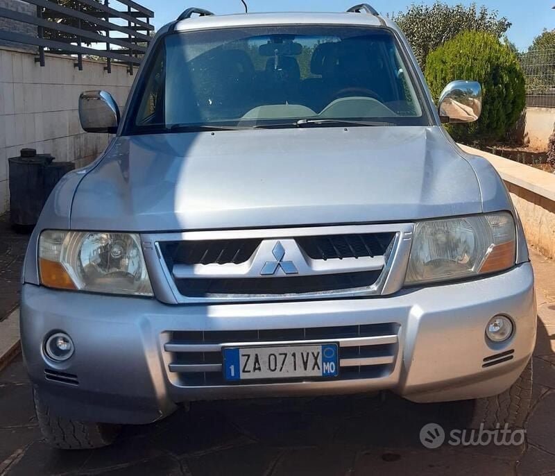 Usata Mitsubishi Pajero 160 CV (117 kW) 2004 Grigio SUV