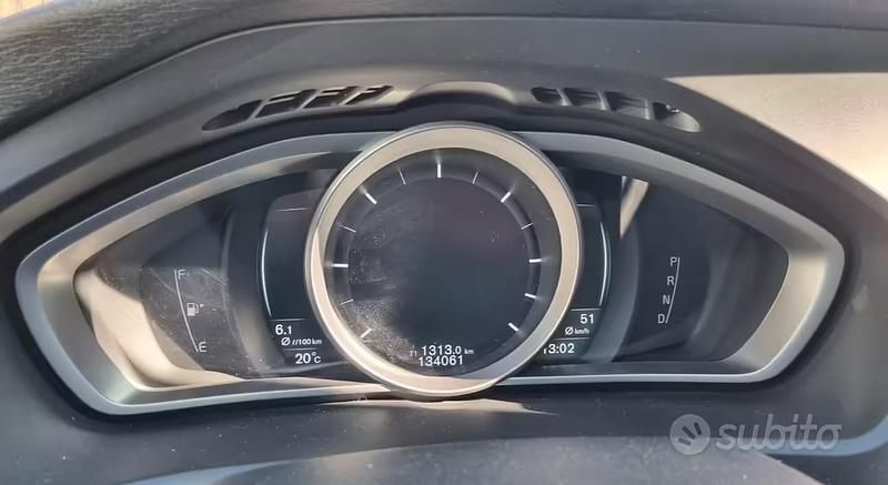 Usata Volvo V40 120 CV (88 kW) 2016 Blu Berlina