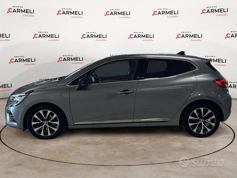 Usado Renault Clio V Techno 145 HP (106 kW) 2023 Cinzento Sedan
