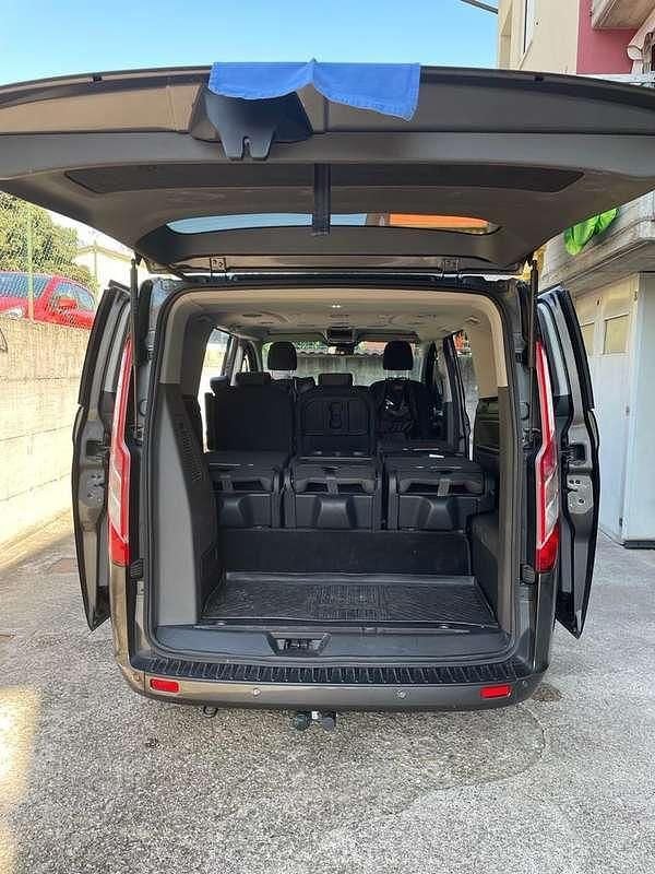 Usata Ford Tourneo Titanium 131 CV (96 kW) 2021 Monovolume