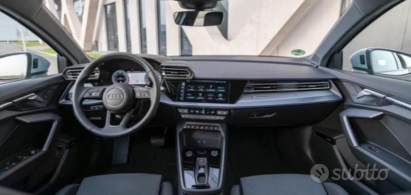 Nuova Audi A3 2025 Grigio Utilitaria