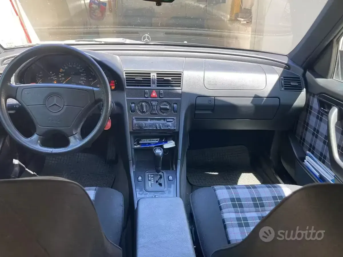 Usata Mercedes C220 150 CV (110 kW) 1996 Nero Station wagon