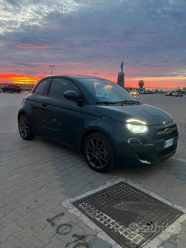Usata Fiat 500e Action 69 kW (95 CV) 2022 Verde Berlina