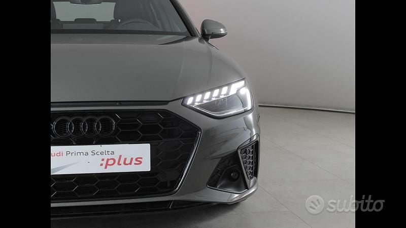 Nuova Audi A4 S-Line 2025 Grigio Berlina