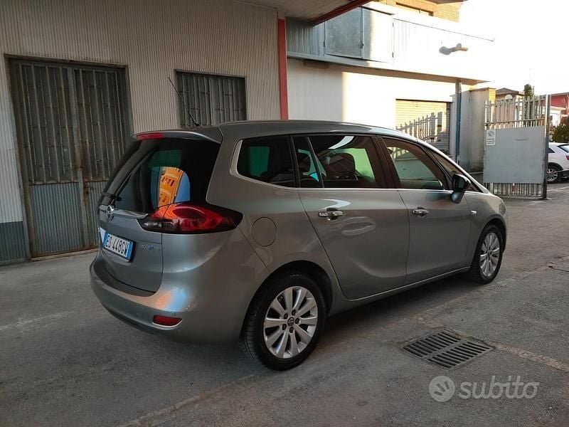 Usata Opel Zafira 150 CV (110 kW) 2013 Grigio Monovolume