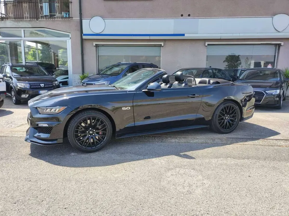 Usata Ford Mustang GT Convertible 421 CV (309 kW) 2017 Nero Cabrio