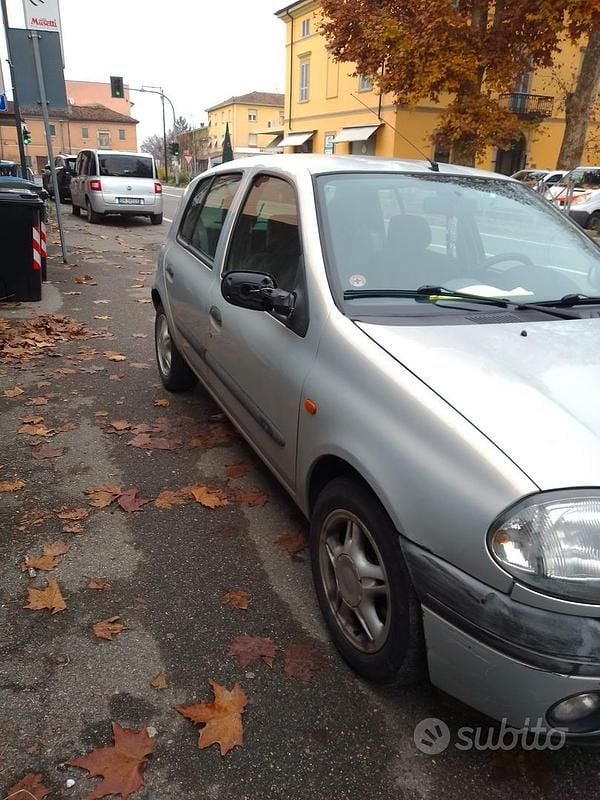 Usata Renault Clio II 2001 Berlina