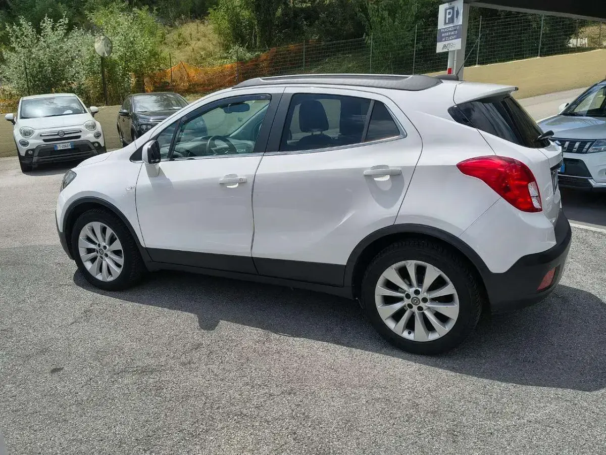Usata Opel Mokka Cosmo 136 CV (100 kW) 2015 Bianco pastello SUV