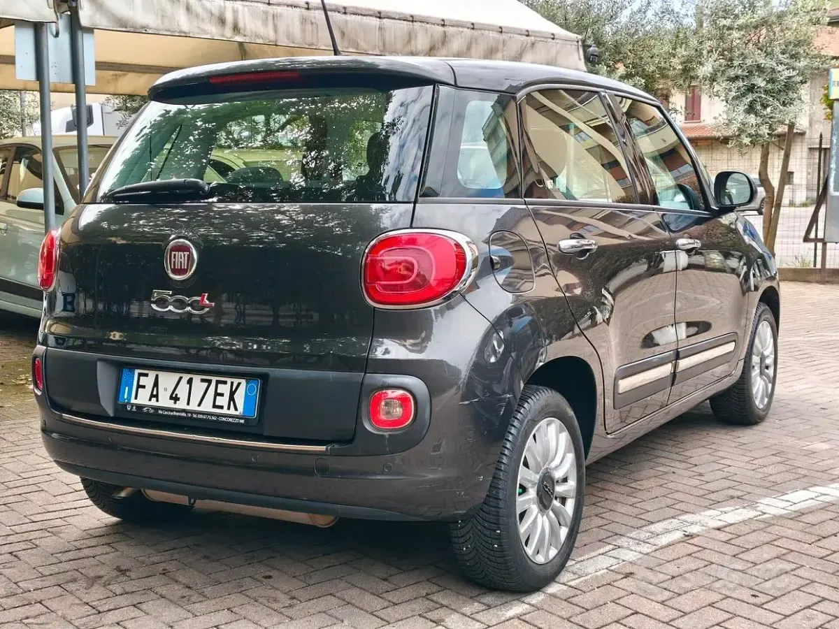Begagnad Fiat 500L Lounge 85 HK (62 kW) 2015 Grå Minibuss