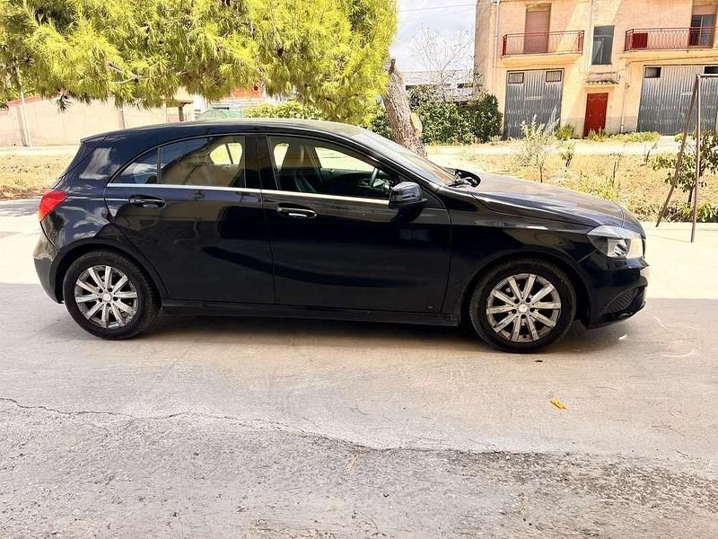 Usata 2015 Mercedes A160 Avantgarde Tre volumi | 10.000 € (Buon prezzo) - Immagine 1/4