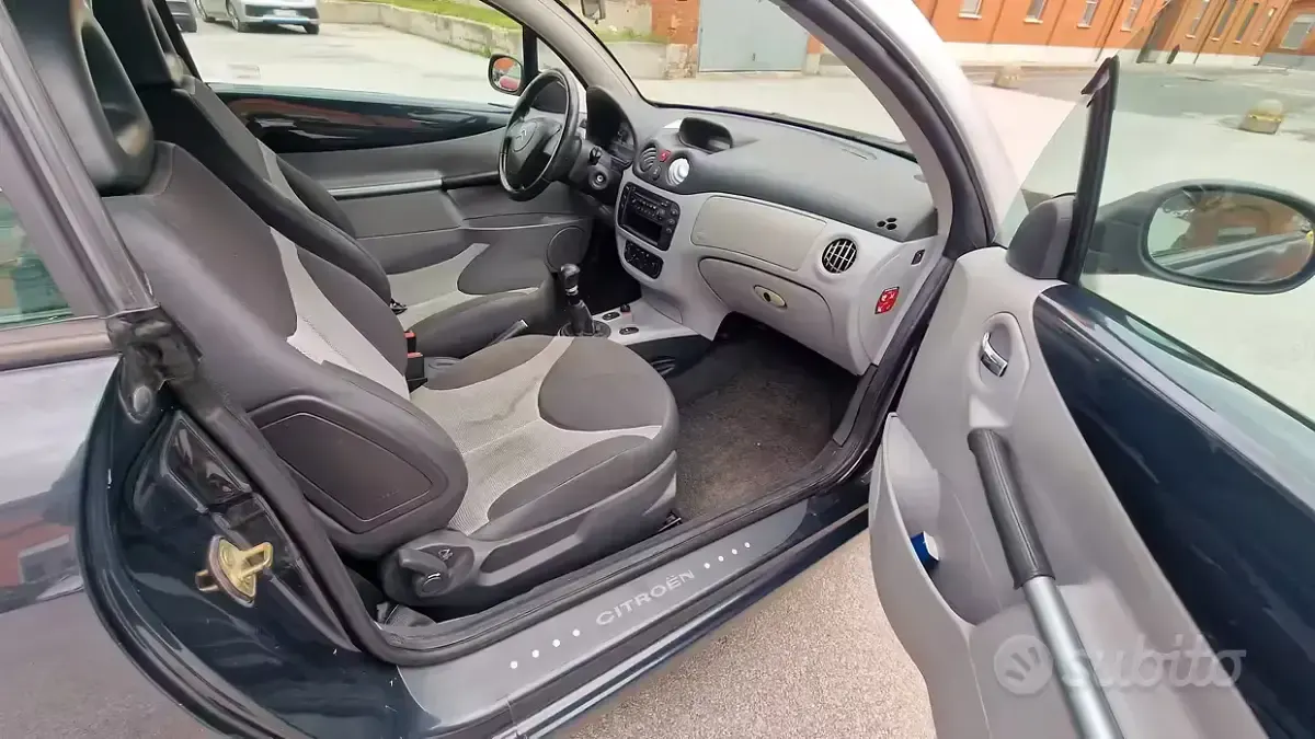 Begagnad Citroën C3 Pluriel 68 HK (50 kW) 2005 Blå Cab