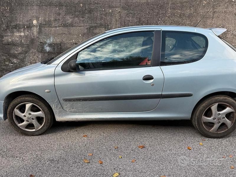 Usata Peugeot 206 69 CV (50 kW) 2001 Berlina