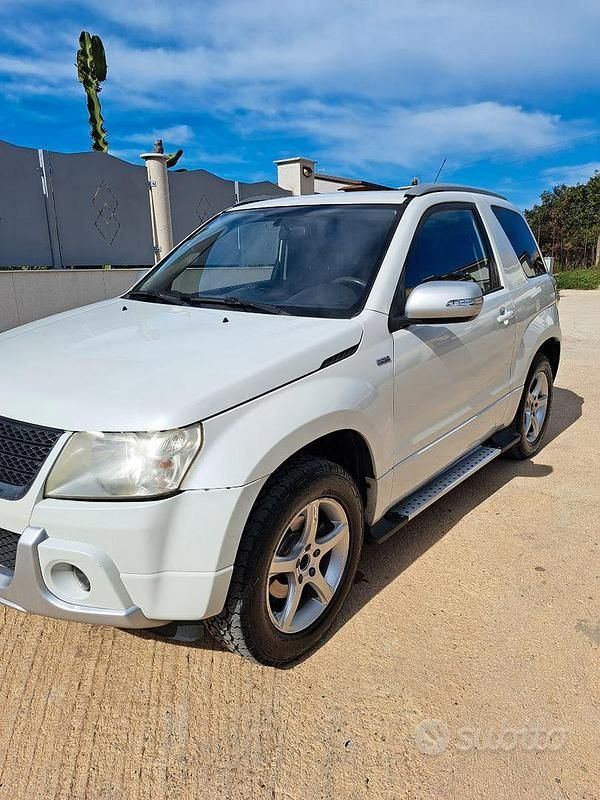 Usata Suzuki Grand Vitara 129 CV (94 kW) 2010 Bianco SUV
