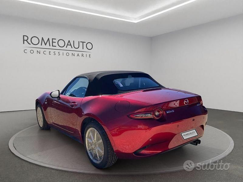 Nuova Mazda MX5 Exclusive 132 CV (97 kW) 2025 Rosso Cabrio