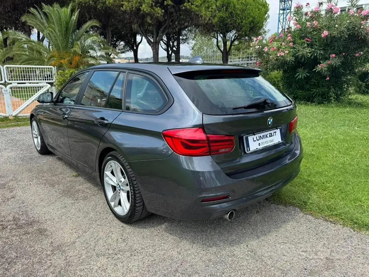 Begagnad BMW 318 Luxury Line 150 HK (110 kW) 2016 Grå Kombi