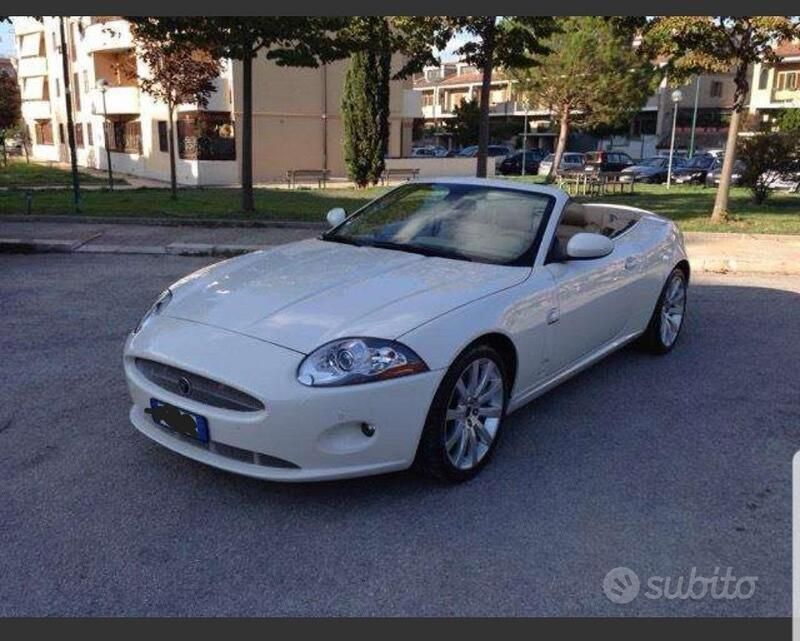 Usata Jaguar XK 256 CV (188 kW) 2009 Bianco Cabrio