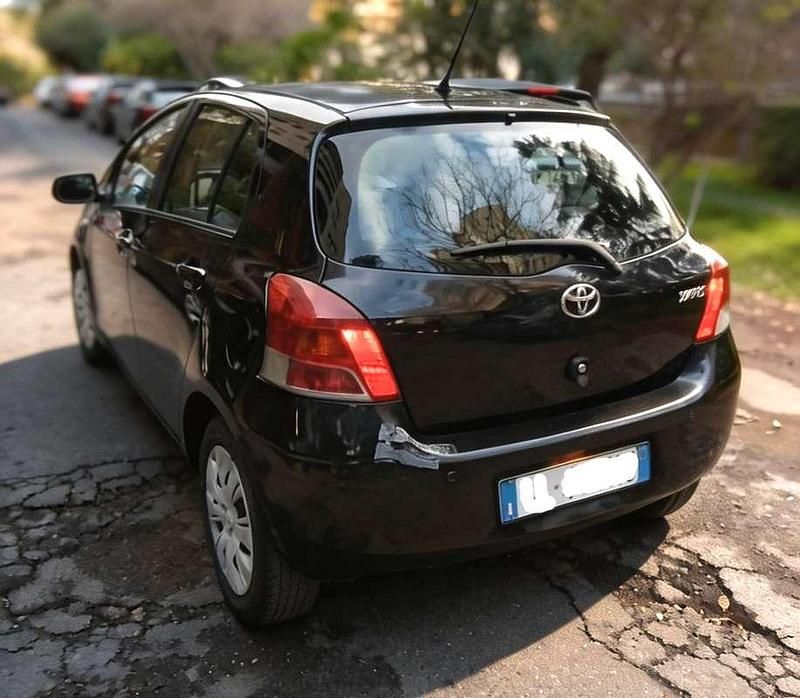 Usata Toyota Yaris Sol 69 CV (50 kW) 2009 Nero Utilitaria