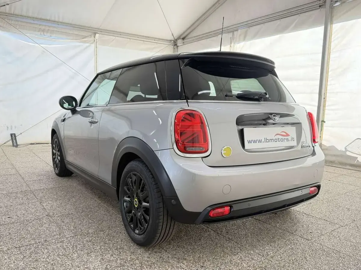 Usata Mini Cooper SE Classic 75 kW (102 CV) 2023 Argento Utilitaria