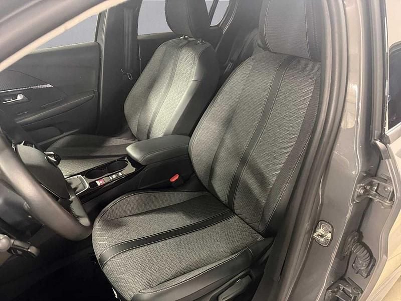 Usata Peugeot 208 Allure 100 CV (73 kW) 2025 Grigio Utilitaria