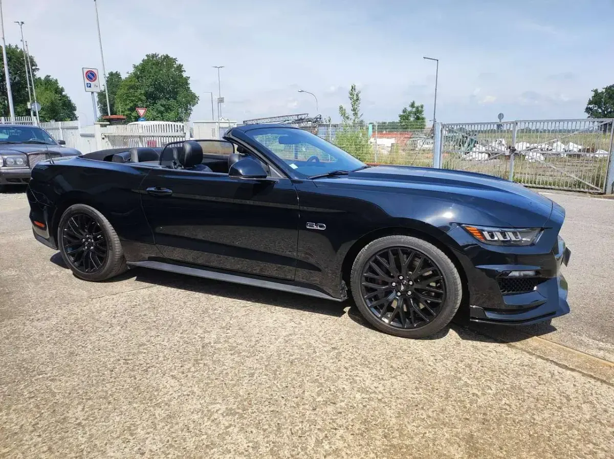 Usata Ford Mustang GT Convertible 421 CV (309 kW) 2017 Nero Cabrio