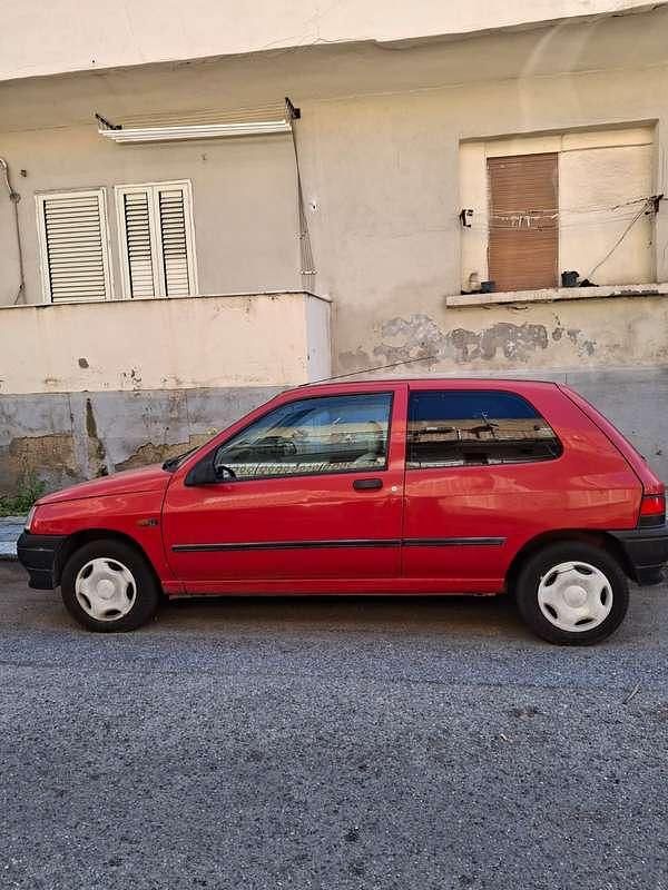 Usata Renault Clio 54 CV (39 kW) 1992 Rosso Berlina