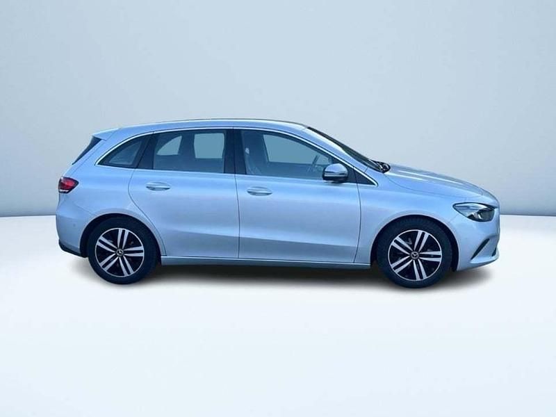Usata Mercedes B180 116 CV (85 kW) 2022 Argento Monovolume