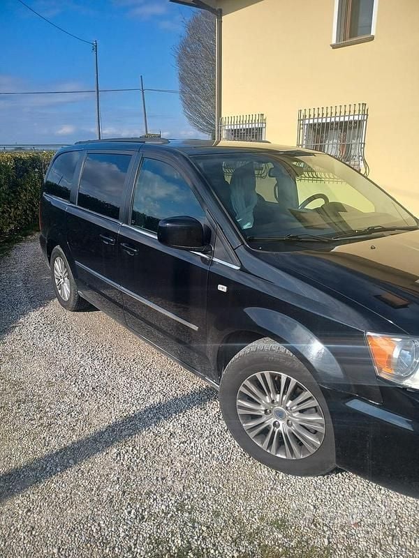 Usata Lancia Voyager 163 CV (119 kW) 2012 Nero Monovolume