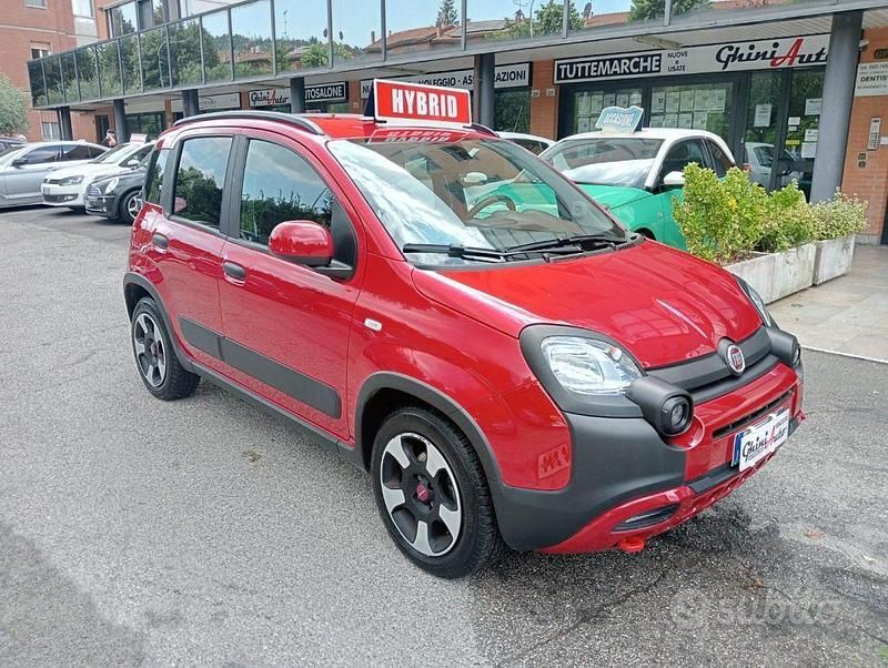 Usata Fiat Panda Cross Cross 69 CV (50 kW) 2024 Rosso Utilitaria