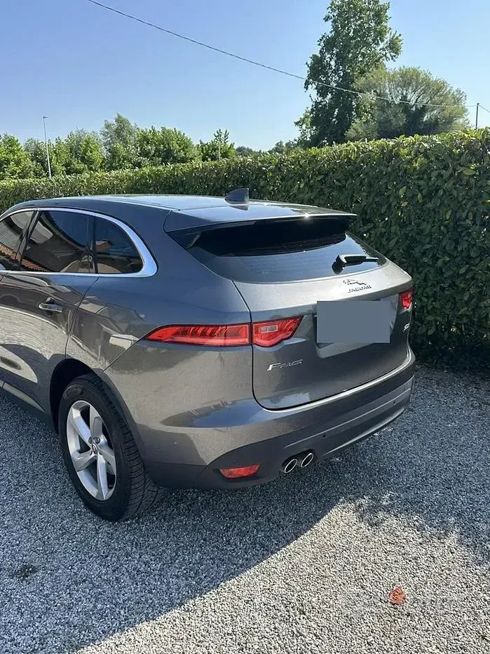 Usata Jaguar F-Pace Prestige 180 CV (132 kW) 2018 Grigio SUV