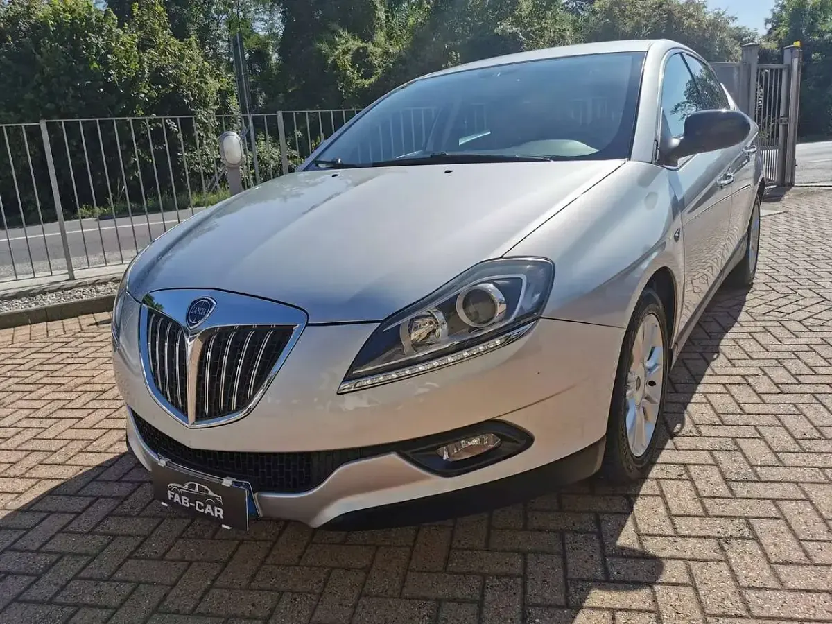 Usata Lancia Delta 150 CV (110 kW) 2008 Argento Utilitaria