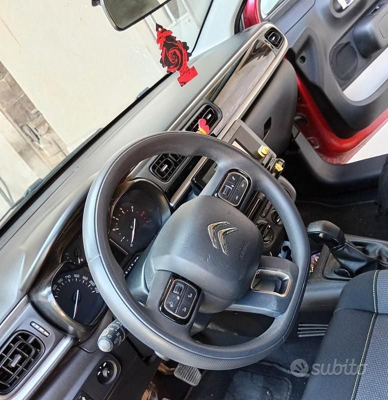 Begagnad Citroën C3 Limited Edition 1955 83 HK (61 kW) 2021 Röd Halvkombi