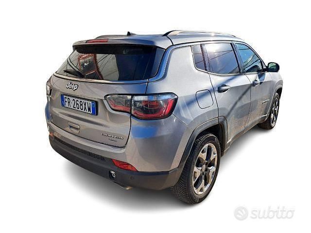 Usado Jeep Compass Limited 120 CV (88 kW) 2018 Gris SUV