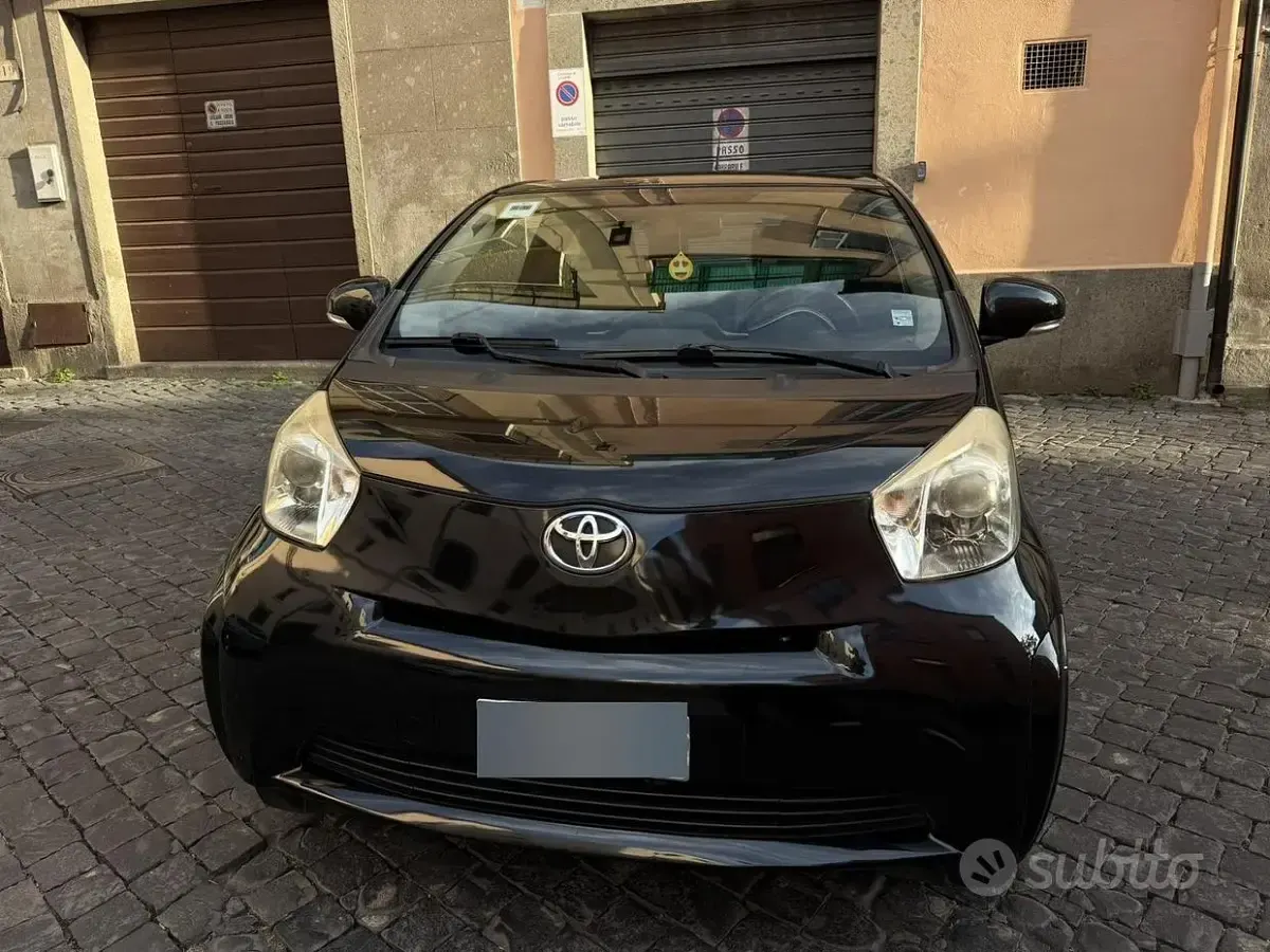 Usata Toyota iQ 68 CV (50 kW) 2010 Nero Utilitaria