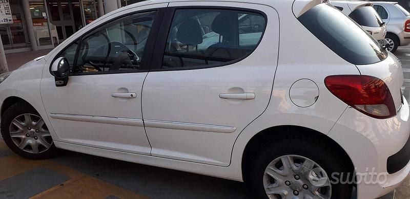 Occasion Peugeot 207 73 ch (53 kW) 2012 Blanc Citadine