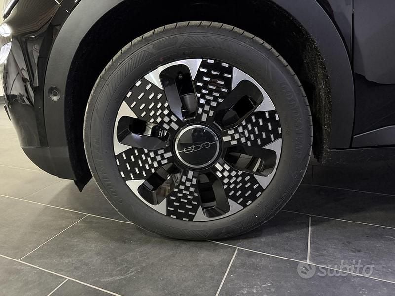 Nuova Fiat 600 La Prima 110 CV (80 kW) 2025 Nero SUV