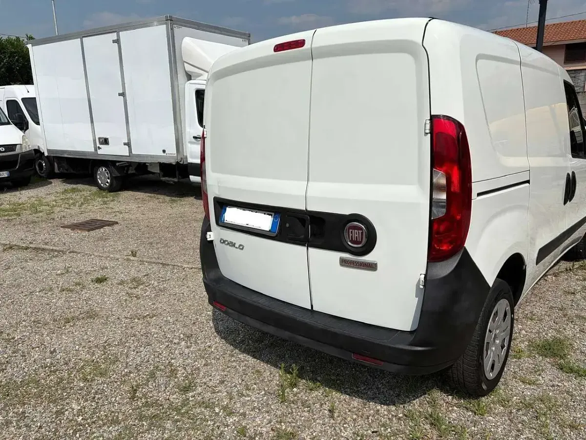 Usata Fiat Doblò 105 CV (77 kW) 2018 Bianco Monovolume