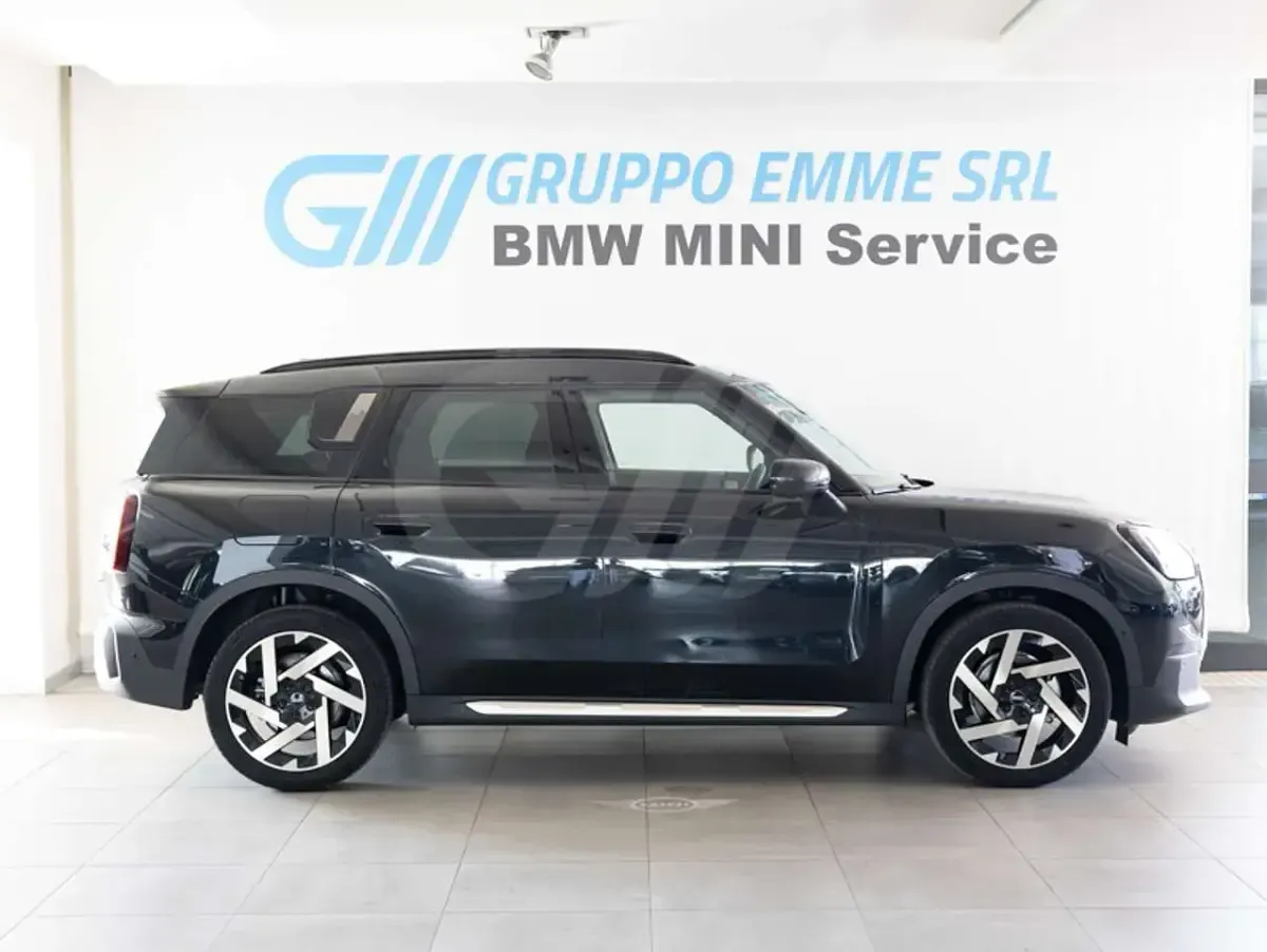 Usata Mini Cooper Countryman Favoured 163 CV (119 kW) 2024 Midnight black SUV