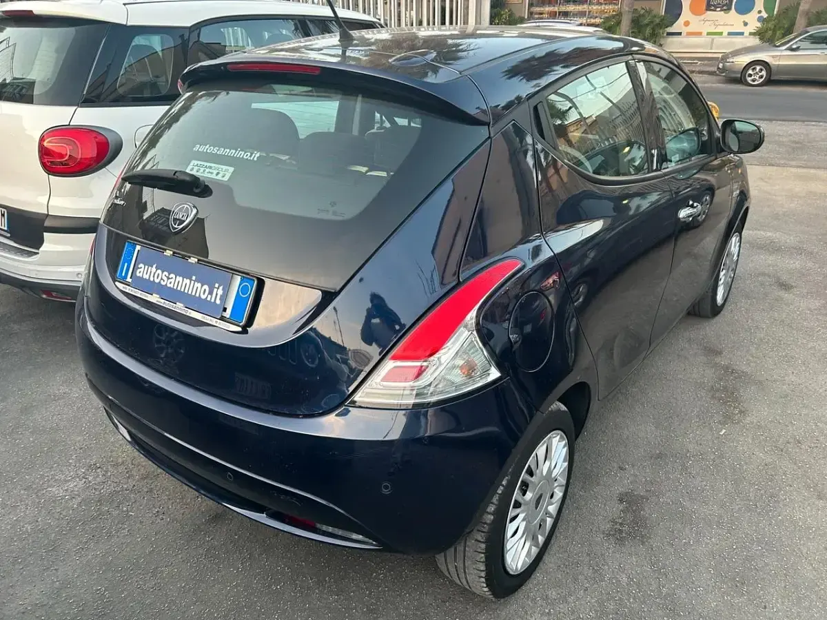 Usata Lancia Ypsilon Gold 95 CV (69 kW) 2017 Blu Utilitaria