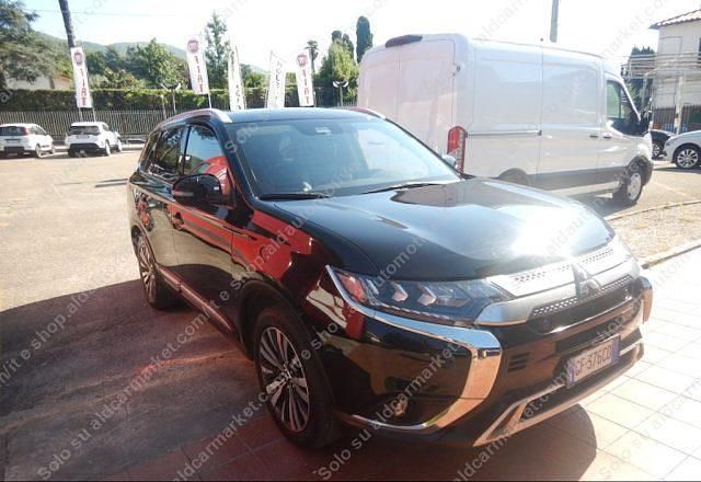 Usata Mitsubishi Outlander Instyle 150 CV (110 kW) 2021 Nero SUV