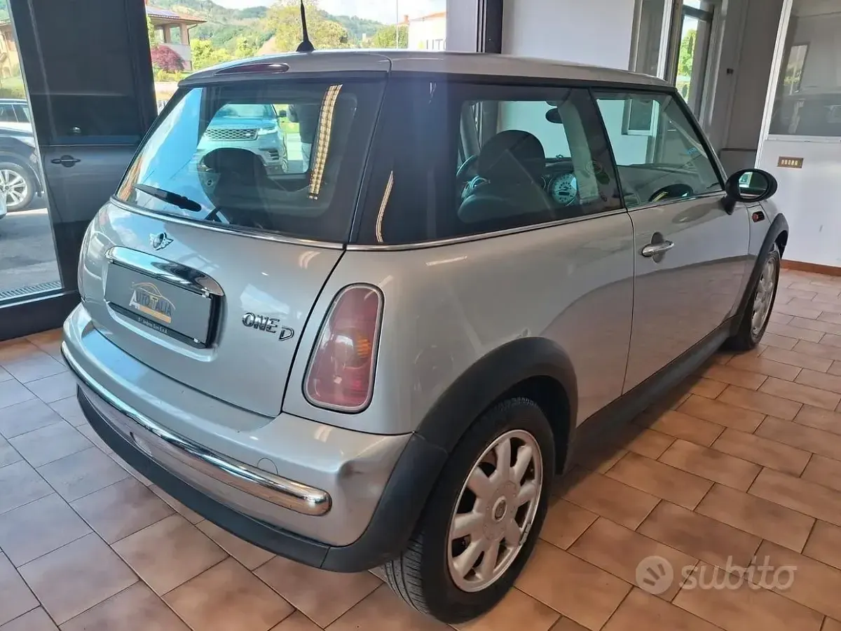 Begagnad Mini One D 75 HK (55 kW) 2004 Grå Halvkombi