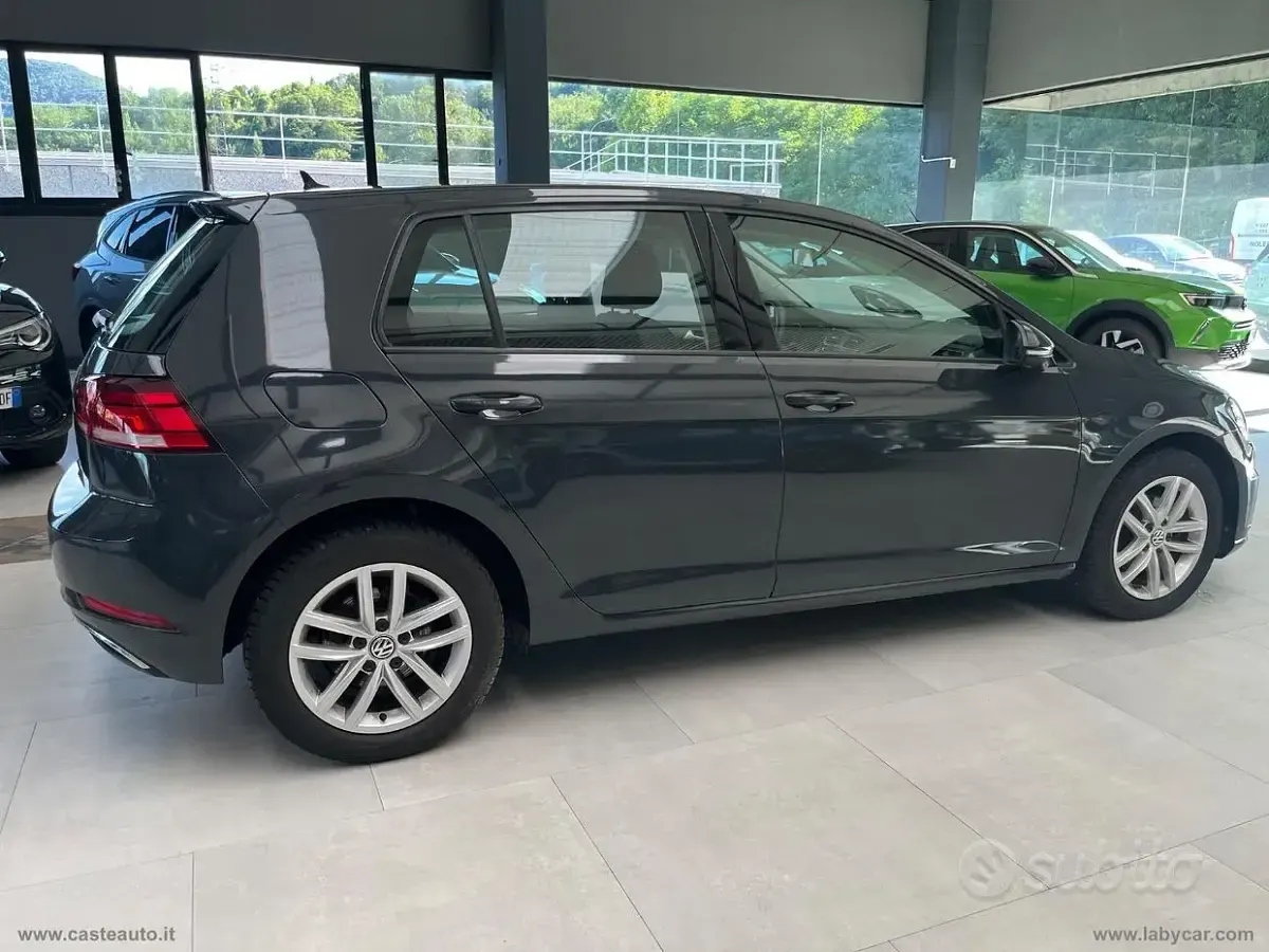 Usata VW Golf VII Sport 116 CV (85 kW) 2019 Grigio Berlina