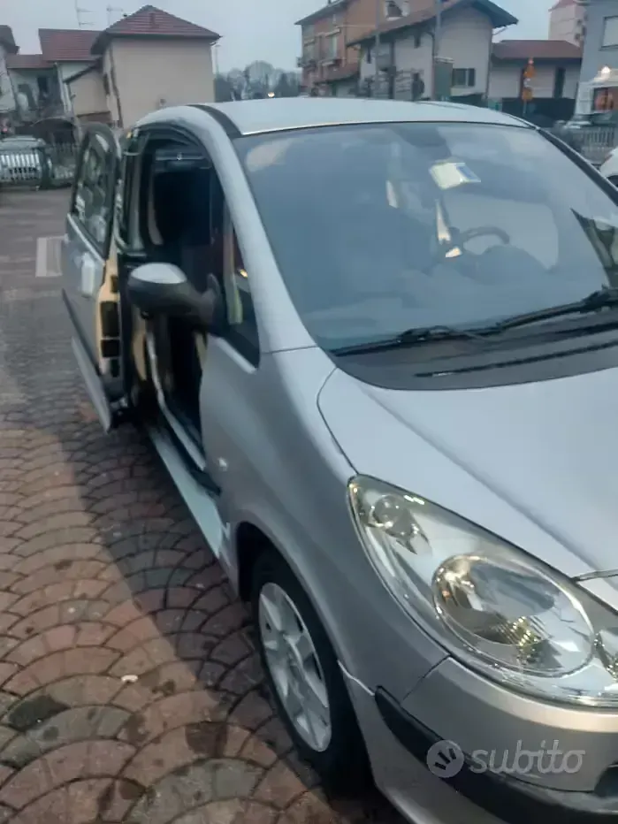 Usata Peugeot 1007 68 CV (50 kW) 2008 Grigio Monovolume
