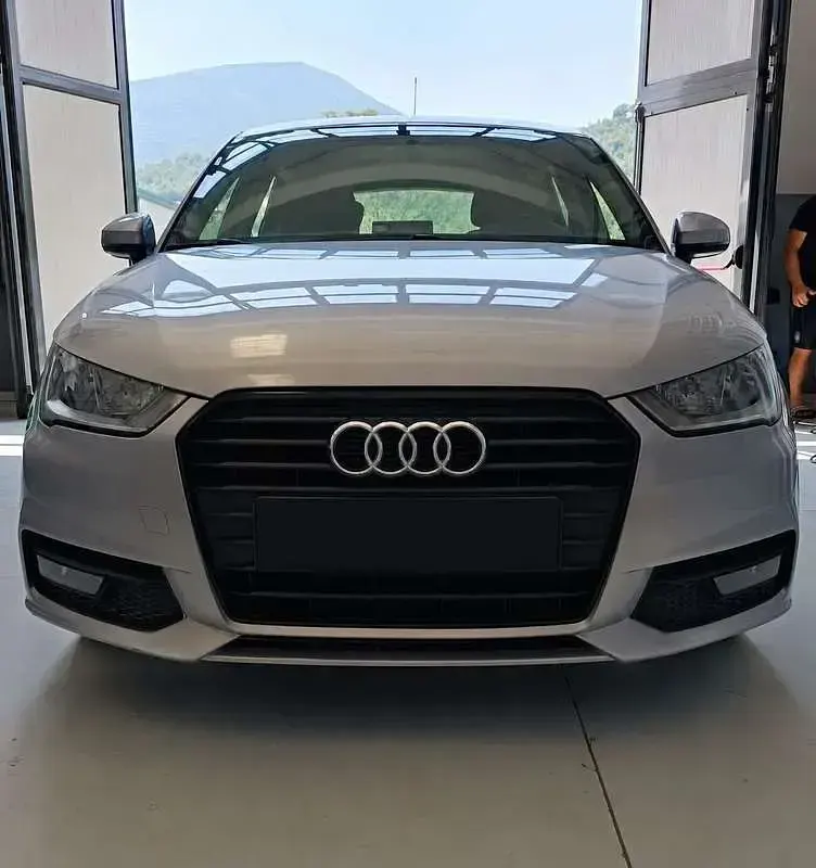 Usata Audi A1 Sportback Ambiente 90 CV (66 kW) 2015 Grigio Utilitaria