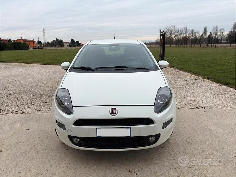 Usata Fiat Grande Punto 77 CV (56 kW) 2012 Bianco Utilitaria