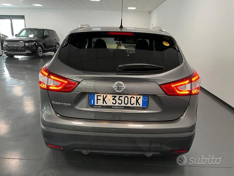 Usata Nissan Qashqai N-Connecta 110 CV (80 kW) 2017 Grigio SUV
