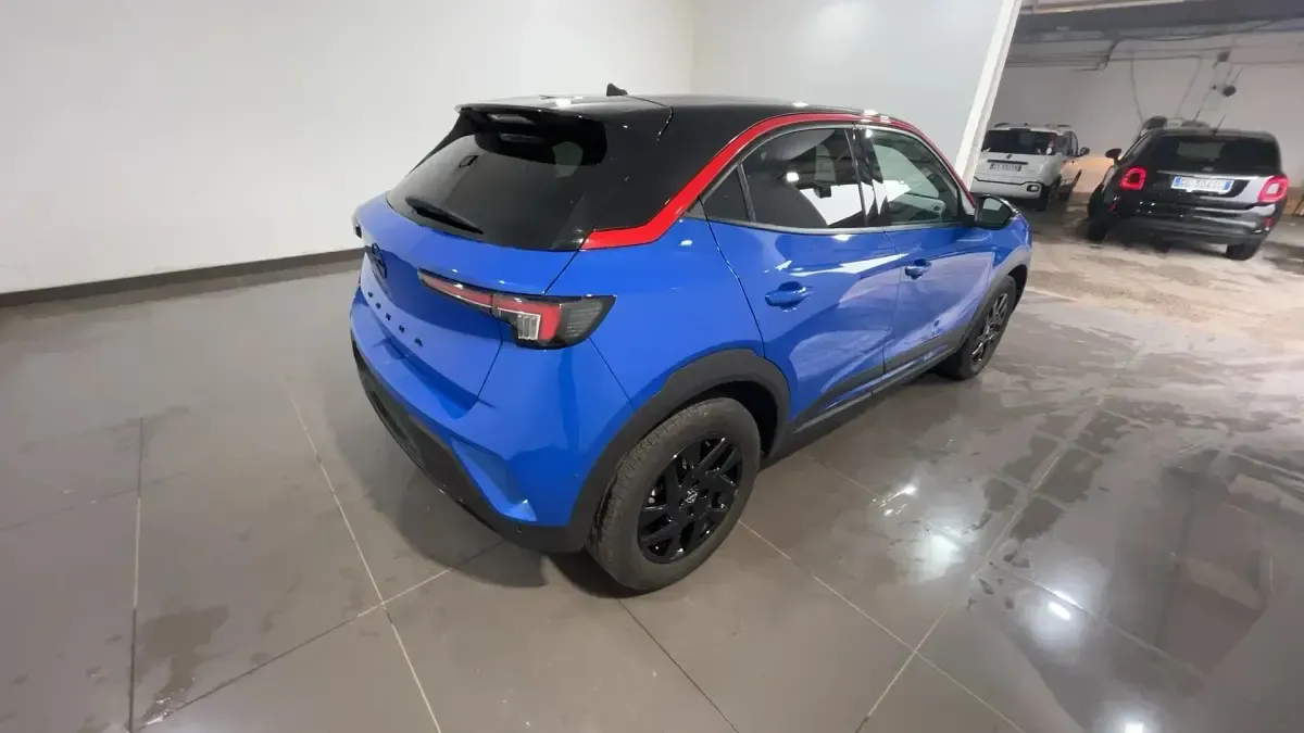 Usata Opel Mokka GS Line 130 CV (95 kW) 2023 Voltaic blue / tetto nero SUV