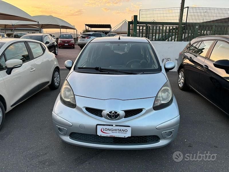 Usata Toyota Aygo 67 CV (49 kW) 2007 Grigio Utilitaria
